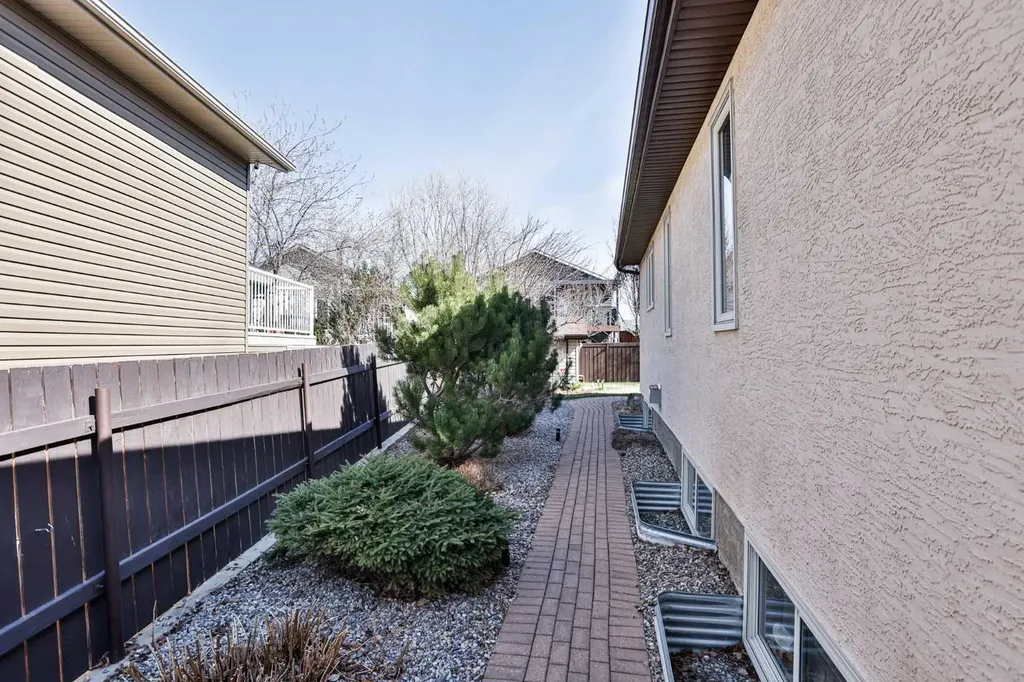 91 Fairmont Point S Lethbridge AB T1K 7W8
