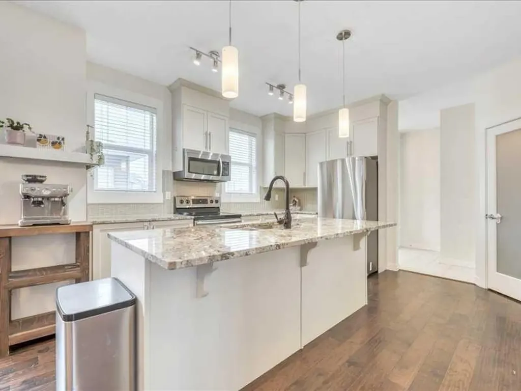 201 Rainbow Falls Glen Chestermere AB T1X 0S6