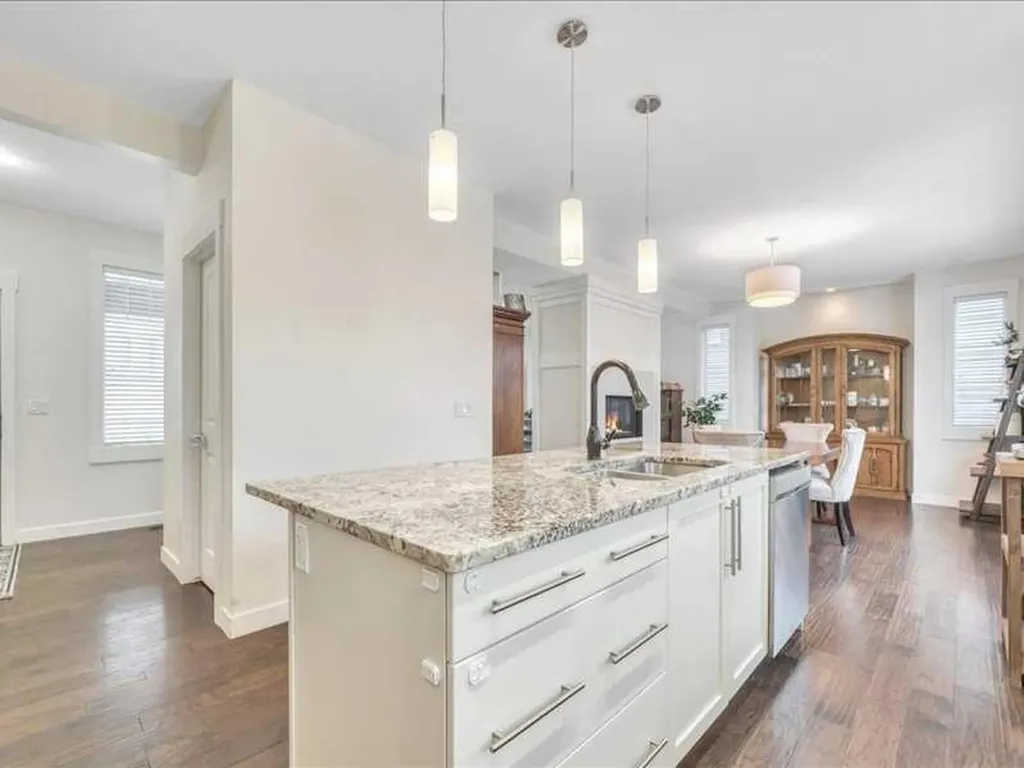 201 Rainbow Falls Glen Chestermere AB T1X 0S6