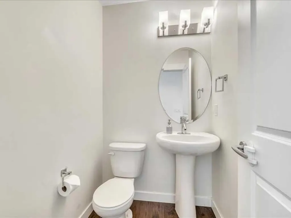 201 Rainbow Falls Glen Chestermere AB T1X 0S6