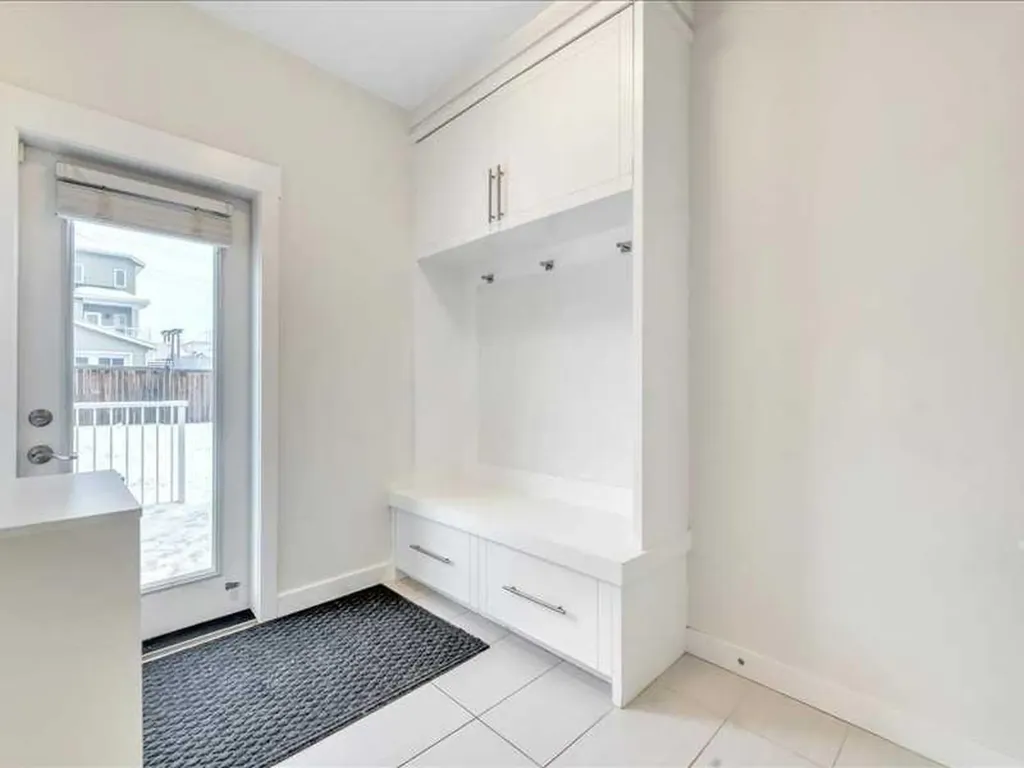 201 Rainbow Falls Glen Chestermere AB T1X 0S6