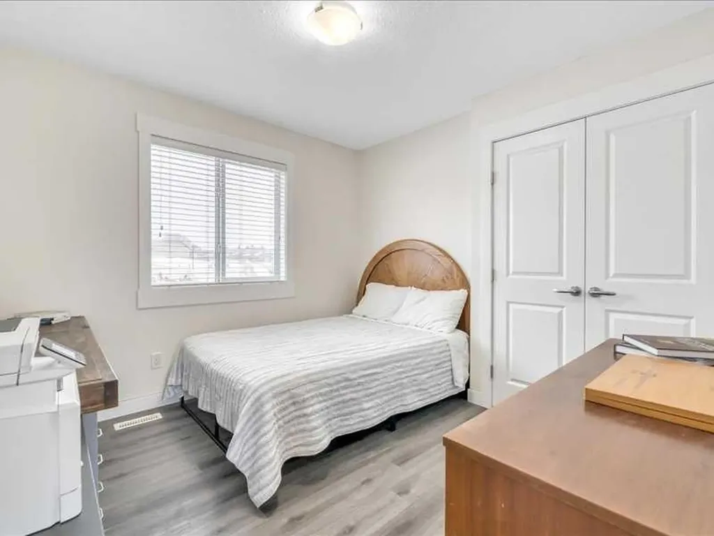 201 Rainbow Falls Glen Chestermere AB T1X 0S6