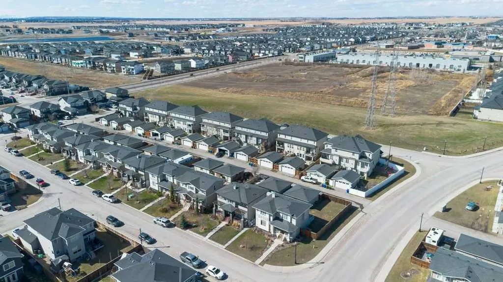 201 Rainbow Falls Glen Chestermere AB T1X 0S6