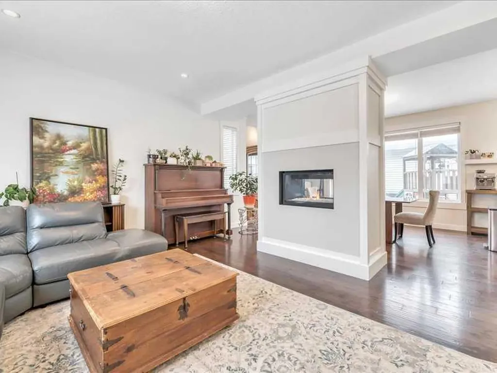 201 Rainbow Falls Glen Chestermere AB T1X 0S6