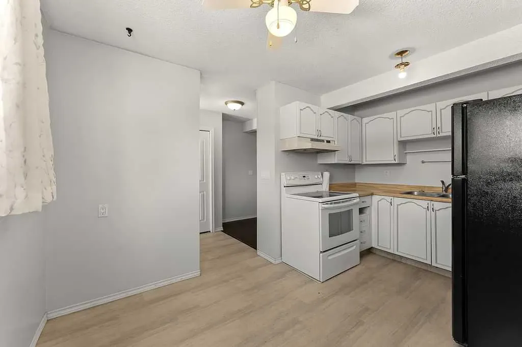 5520 1 Avenue SE Calgary AB T2A 5Z7