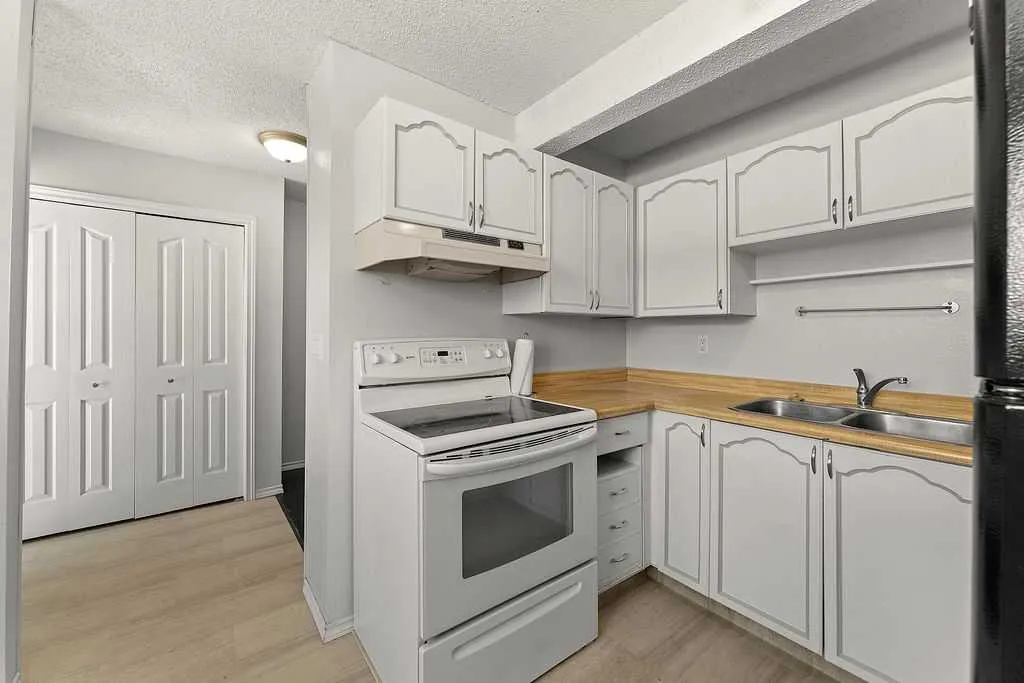 5520 1 Avenue SE Calgary AB T2A 5Z7
