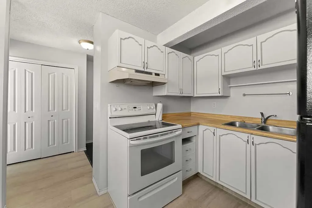 5520 1 Avenue SE Calgary AB T2A 5Z7