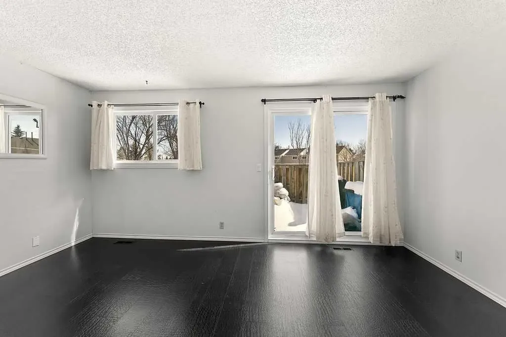 5520 1 Avenue SE Calgary AB T2A 5Z7