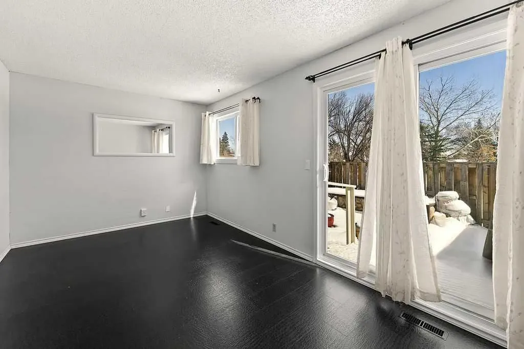 5520 1 Avenue SE Calgary AB T2A 5Z7