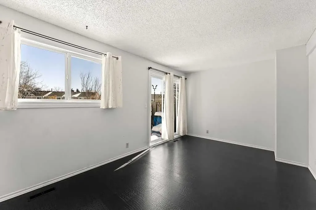 5520 1 Avenue SE Calgary AB T2A 5Z7