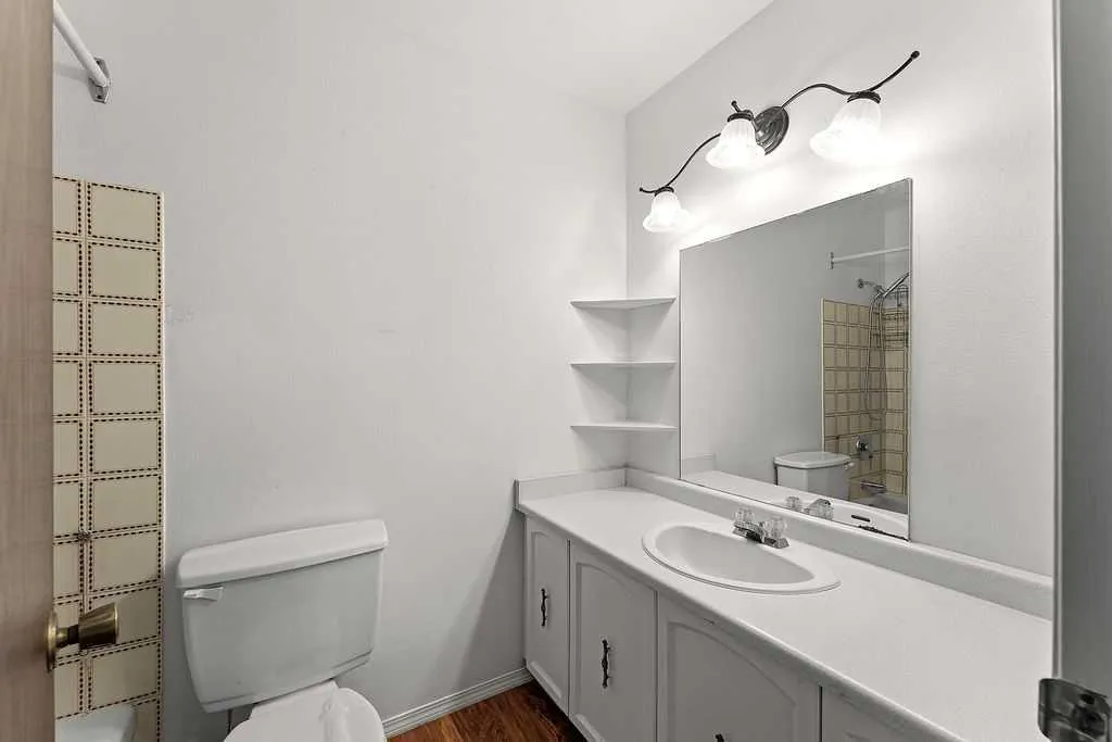 5520 1 Avenue SE Calgary AB T2A 5Z7