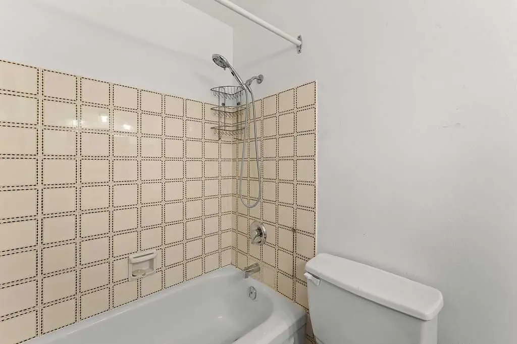 5520 1 Avenue SE Calgary AB T2A 5Z7