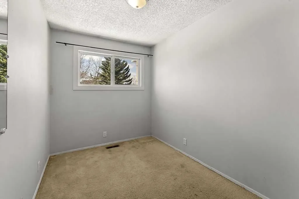 5520 1 Avenue SE Calgary AB T2A 5Z7