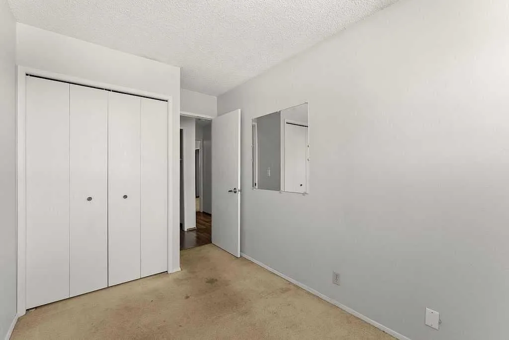 5520 1 Avenue SE Calgary AB T2A 5Z7