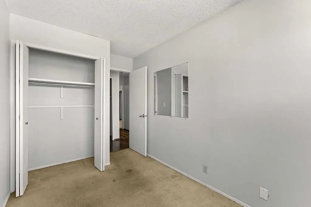 5520 1 Avenue SE Calgary AB T2A 5Z7