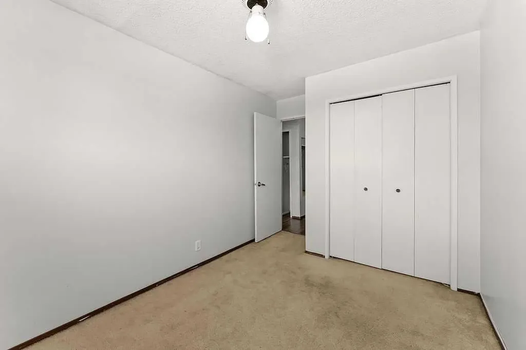 5520 1 Avenue SE Calgary AB T2A 5Z7