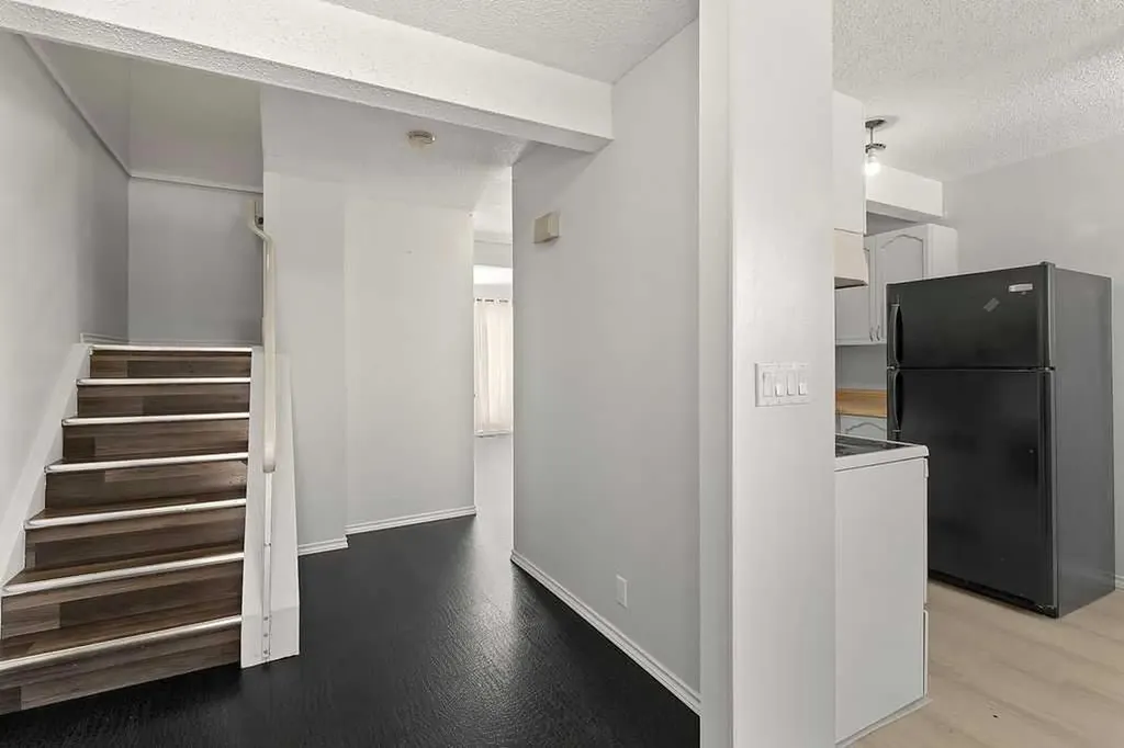 5520 1 Avenue SE Calgary AB T2A 5Z7