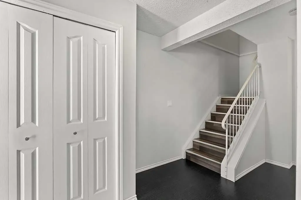 5520 1 Avenue SE Calgary AB T2A 5Z7
