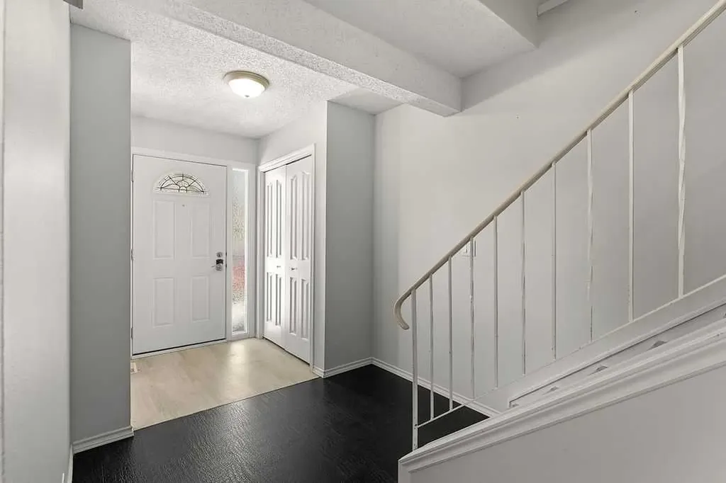 5520 1 Avenue SE Calgary AB T2A 5Z7