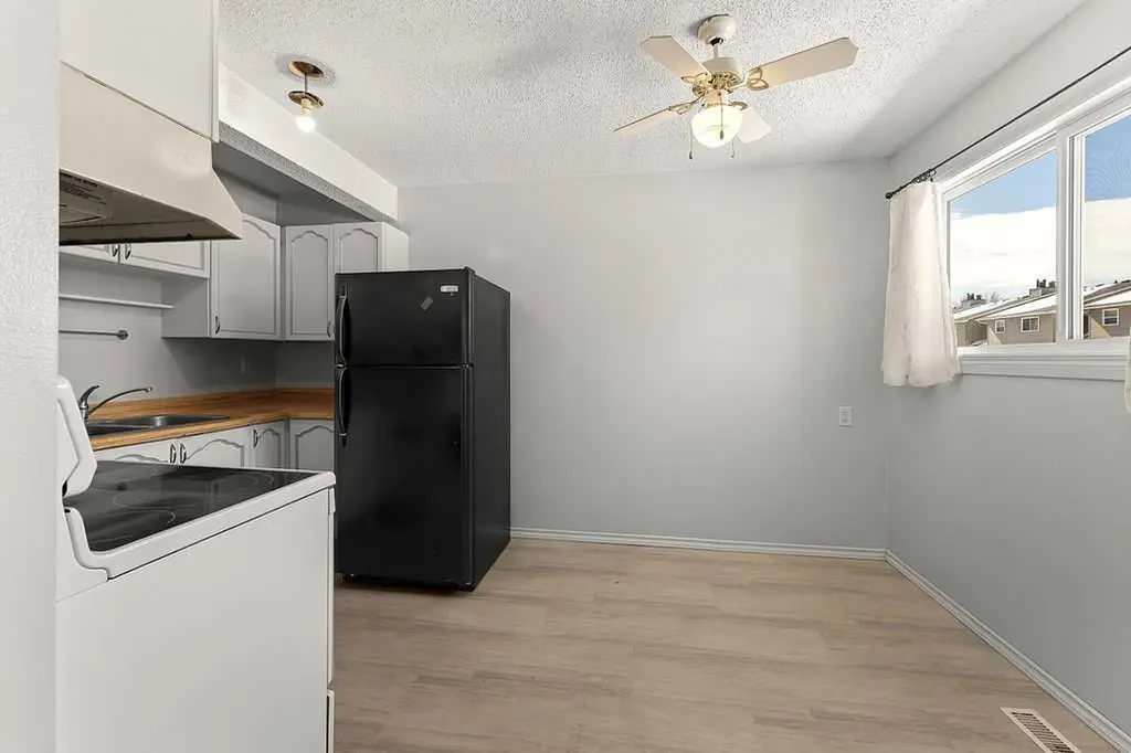 5520 1 Avenue SE Calgary AB T2A 5Z7