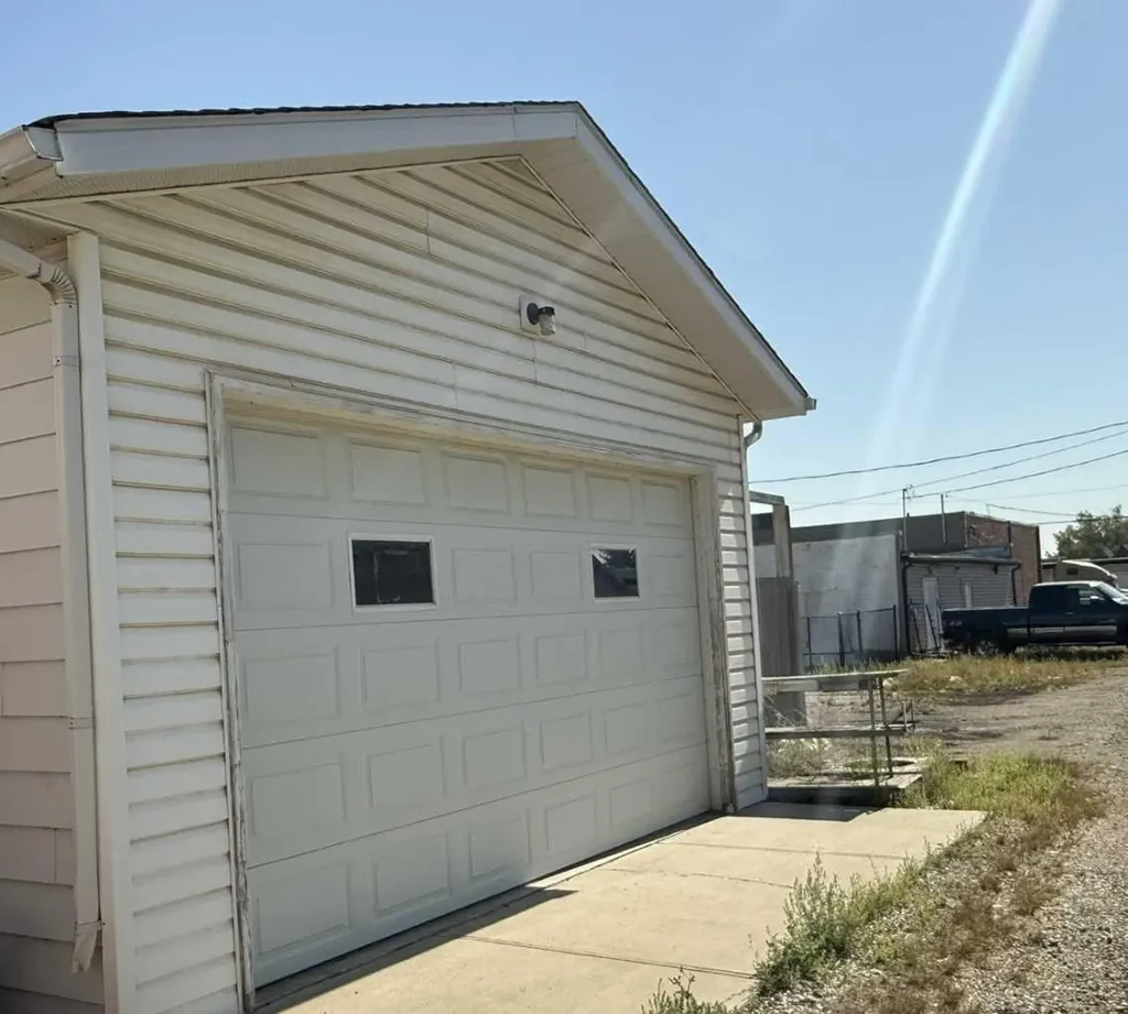 223 6 Street Beiseker AB T0M 0G0