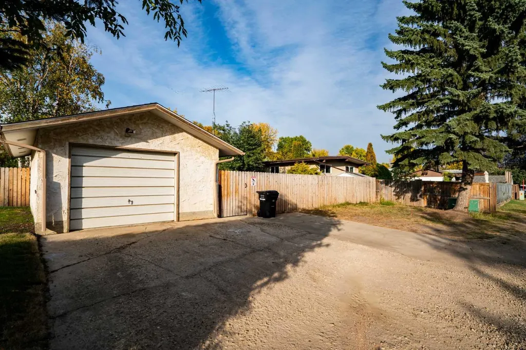 6209 42 Avenue Camrose AB T4V 2W8