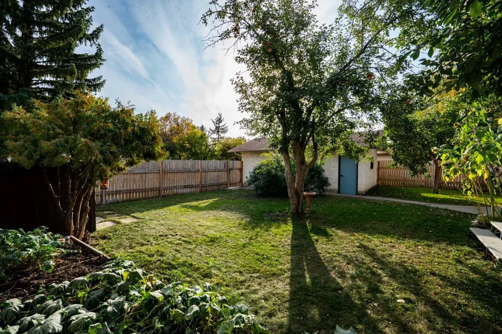 6209 42 Avenue Camrose AB T4V 2W8