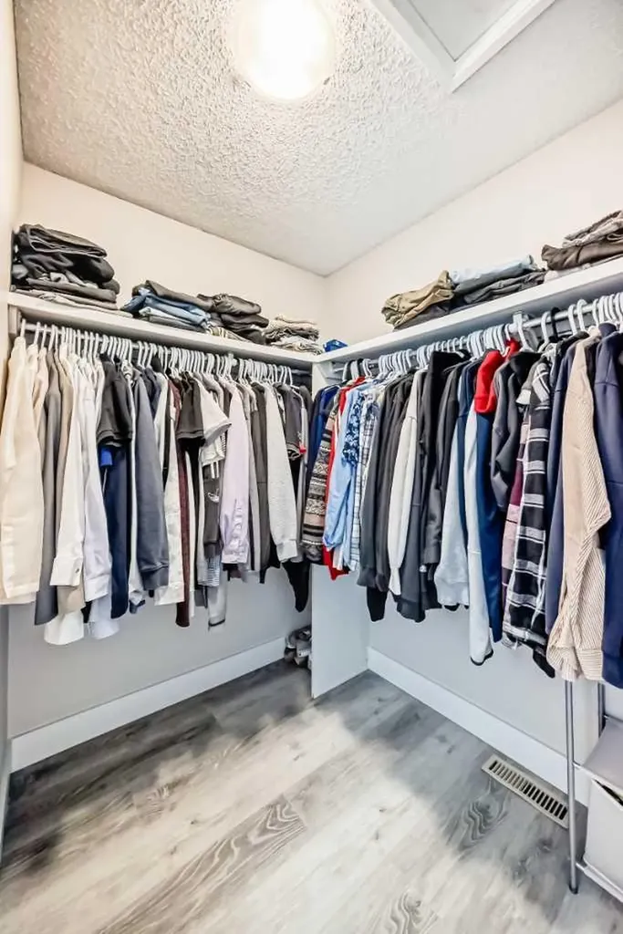 3920 44 Avenue NE Calgary AB T1Y 5V8