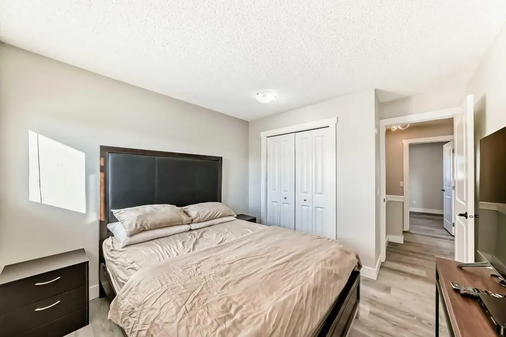 3920 44 Avenue NE Calgary AB T1Y 5V8