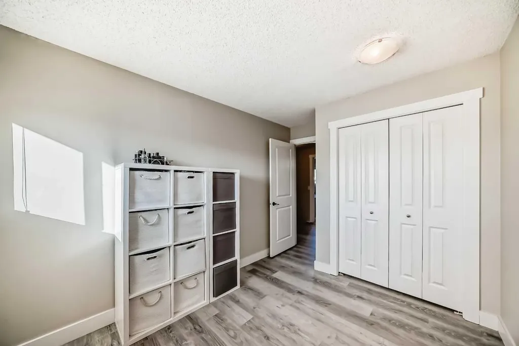 3920 44 Avenue NE Calgary AB T1Y 5V8