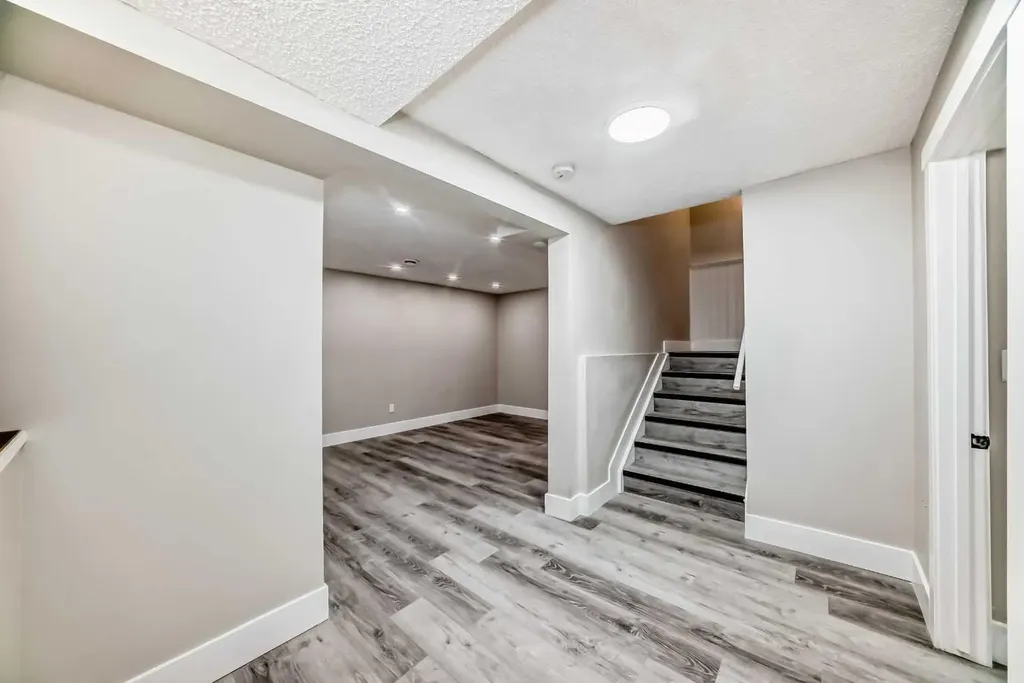 3920 44 Avenue NE Calgary AB T1Y 5V8