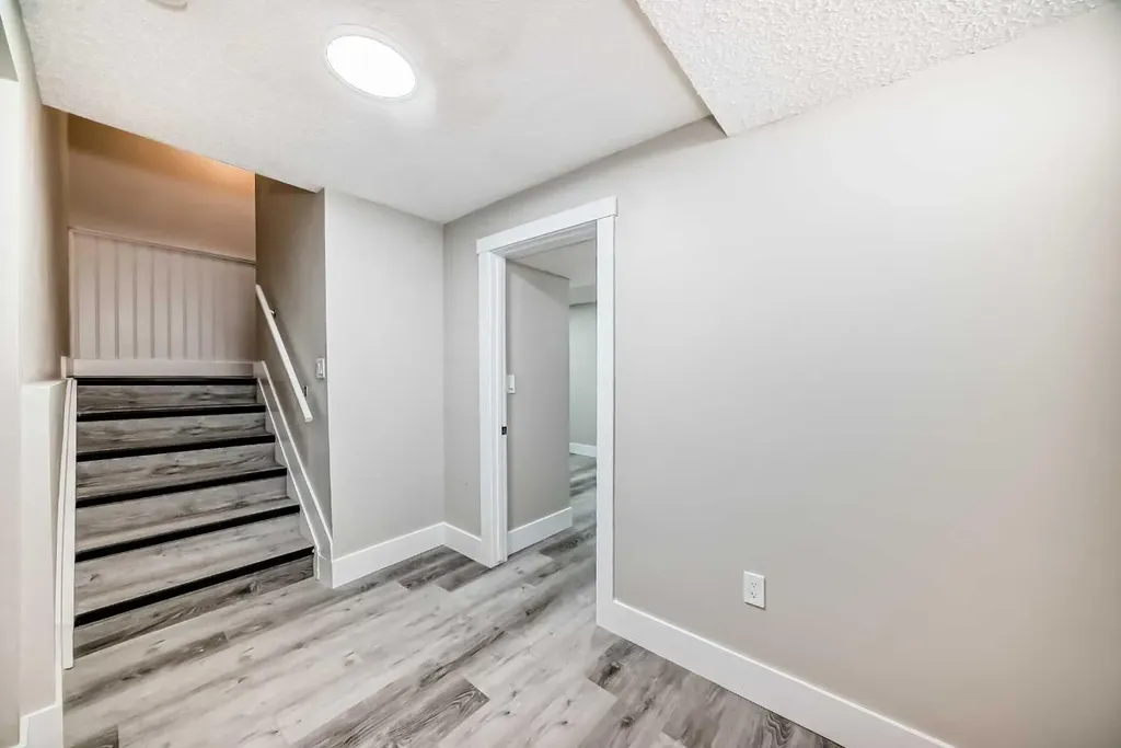 3920 44 Avenue NE Calgary AB T1Y 5V8