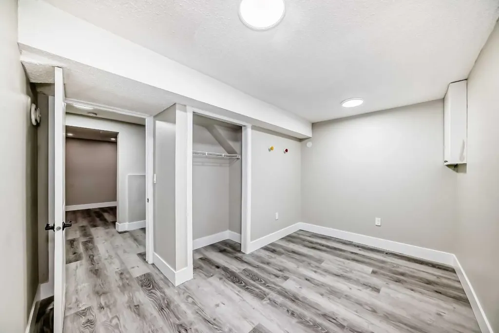 3920 44 Avenue NE Calgary AB T1Y 5V8