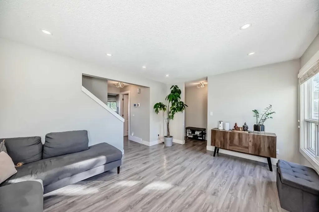 3920 44 Avenue NE Calgary AB T1Y 5V8