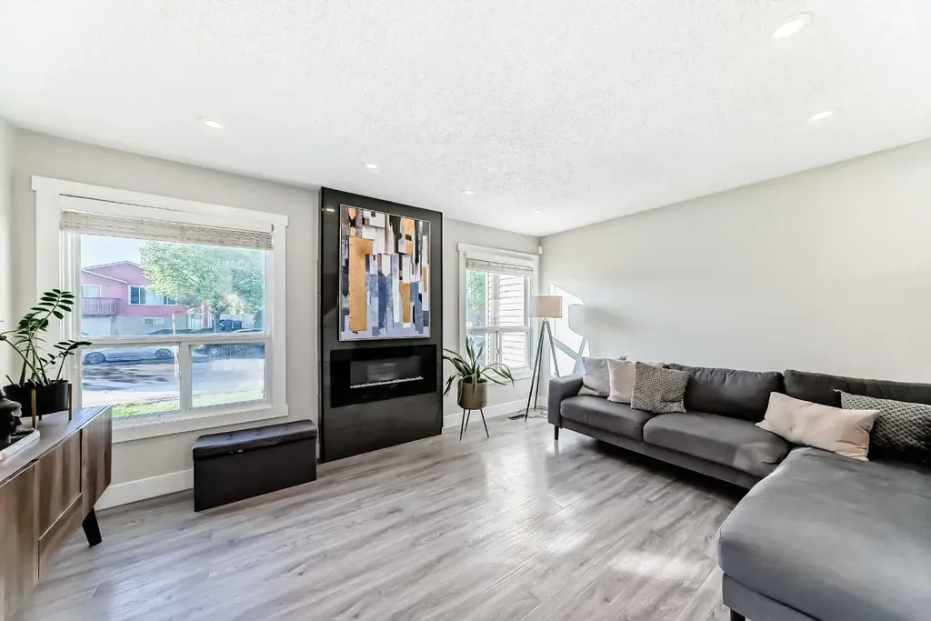 3920 44 Avenue NE Calgary AB T1Y 5V8