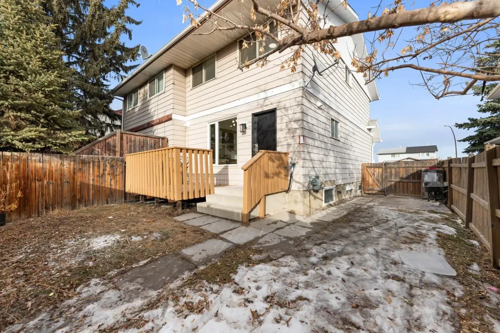 1051 Fonda Court SE Calgary AB T2A 5W1