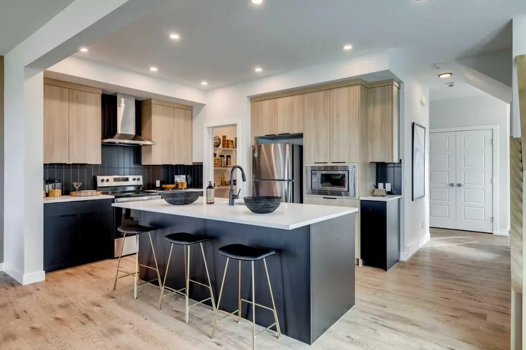 64 Southborough Common Cochrane AB T4C3J7
