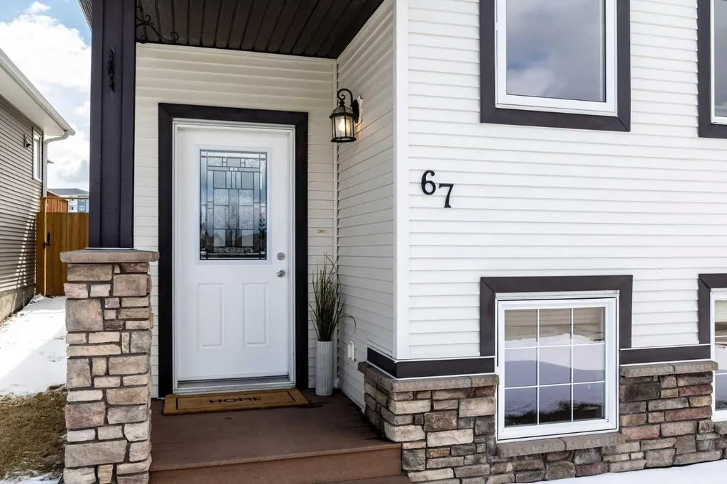 67 Bowman Circle Sylvan Lake AB T4S 0H9