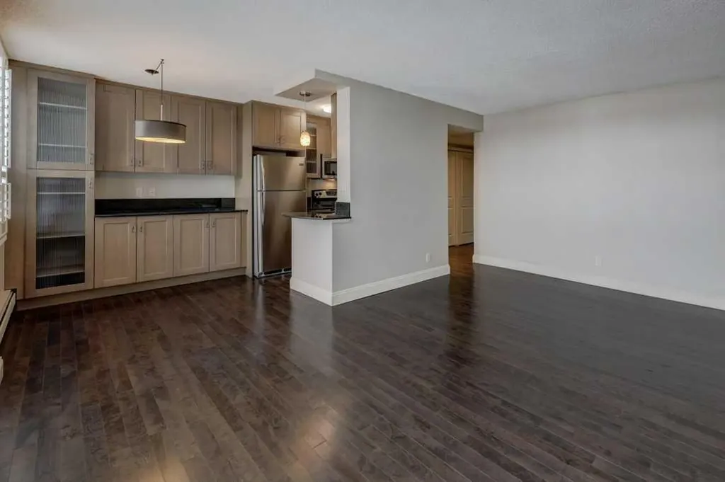 733 14 Avenue SW Calgary AB T2R 0W1