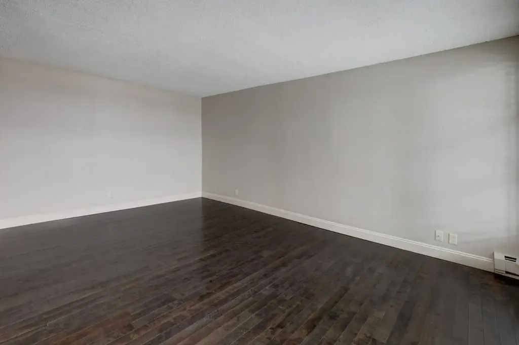 733 14 Avenue SW Calgary AB T2R 0W1