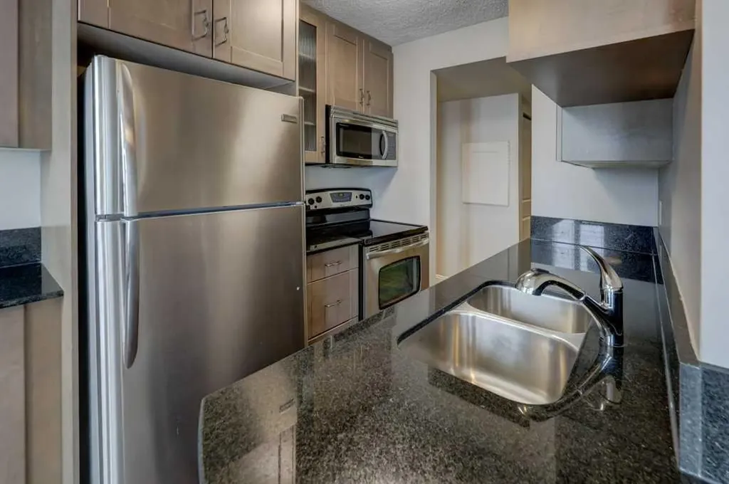 733 14 Avenue SW Calgary AB T2R 0W1