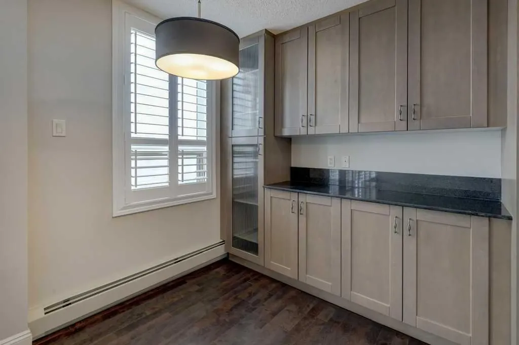 733 14 Avenue SW Calgary AB T2R 0W1