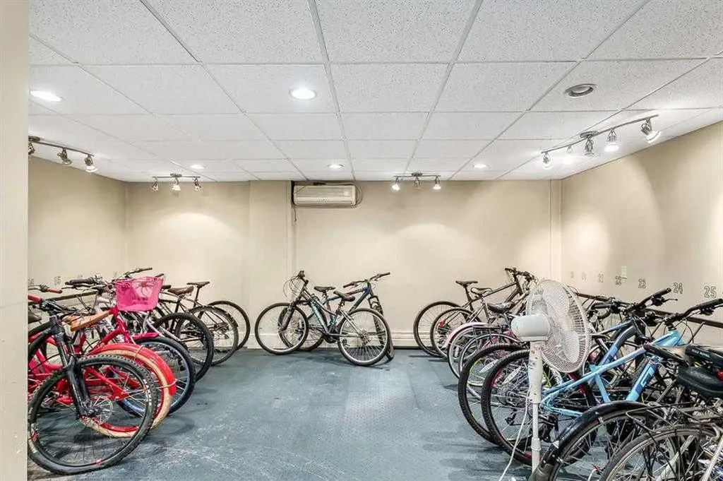 733 14 Avenue SW Calgary AB T2R 0W1