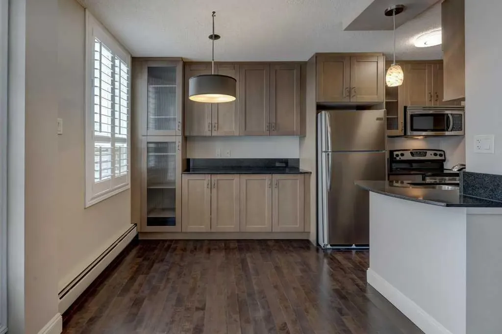 733 14 Avenue SW Calgary AB T2R 0W1