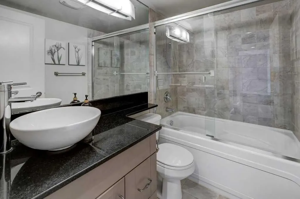 733 14 Avenue SW Calgary AB T2R 0W1