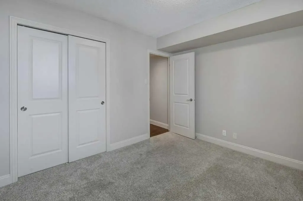 733 14 Avenue SW Calgary AB T2R 0W1