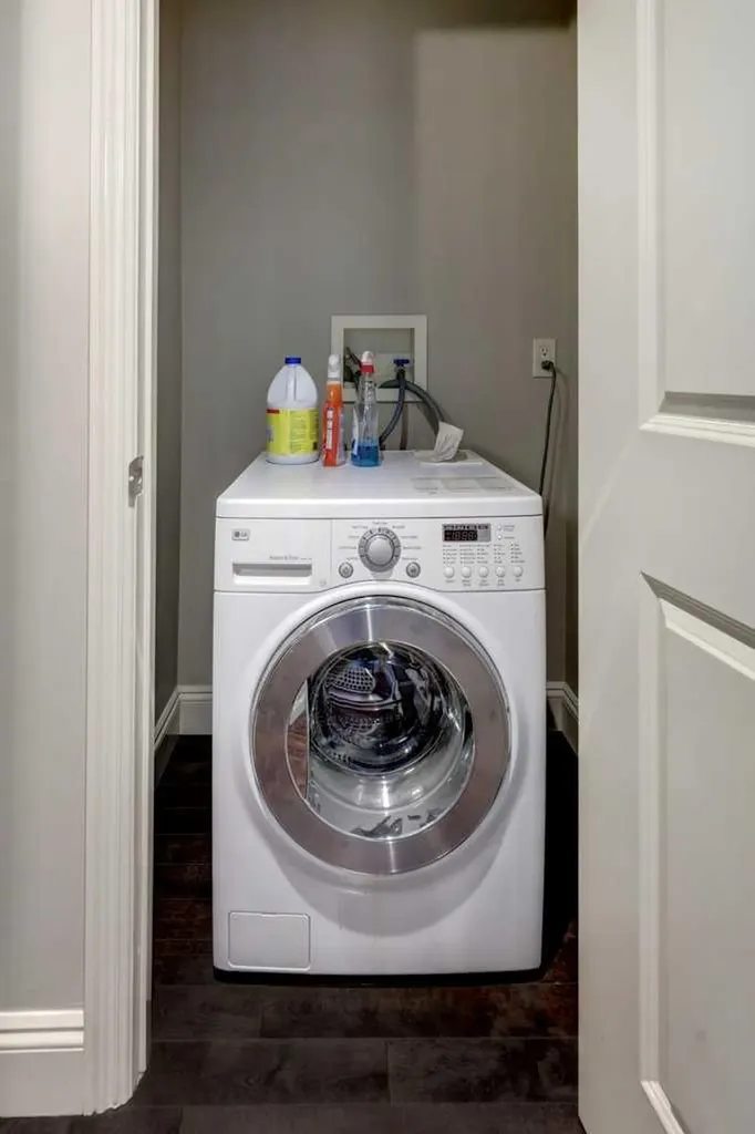 733 14 Avenue SW Calgary AB T2R 0W1