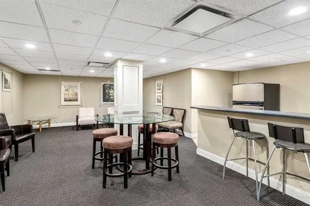733 14 Avenue SW Calgary AB T2R 0W1