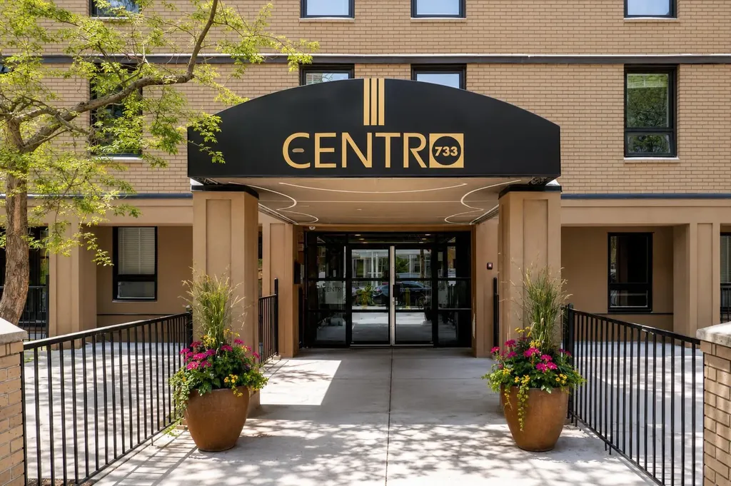 733 14 Avenue SW Calgary AB T2R 0W1