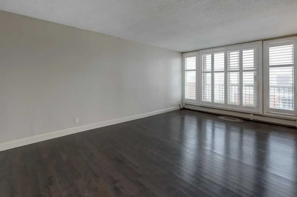 733 14 Avenue SW Calgary AB T2R 0W1